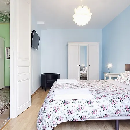 Vila In Near Passeig De Gracia